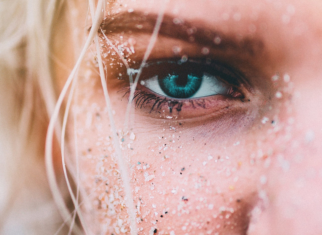 Mikroplastik in Kosmetik: Darauf solltest du achten!