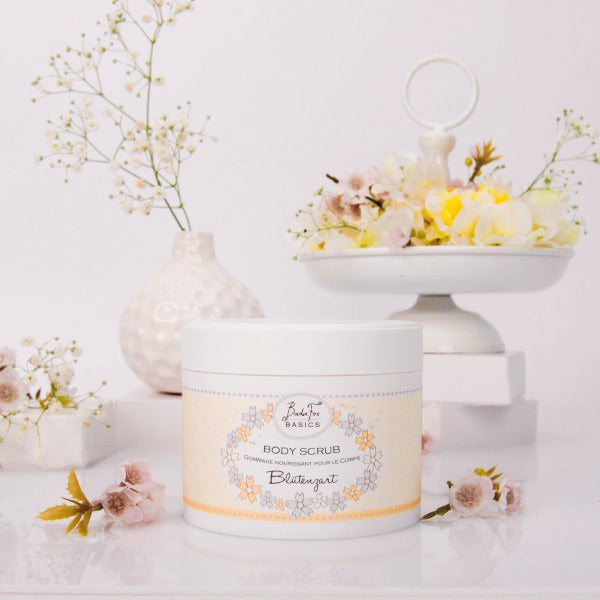 Badefee Körperpeeling Blütenzart